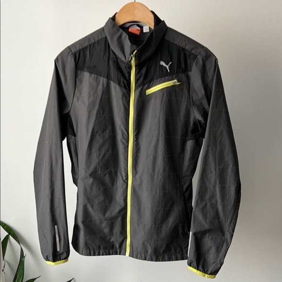 Puma kids running Grey Jacket with Yellow Accents XS - Picture 1 of 5